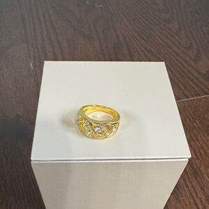 Elegant Gold Ring with Crystals size 8